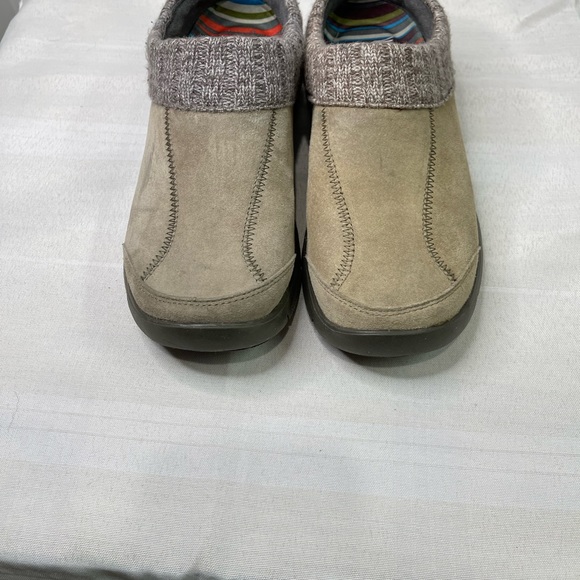 Dansko beige suede and knit women’s Eartha mules/clogs size 37. - Picture 3 of 10
